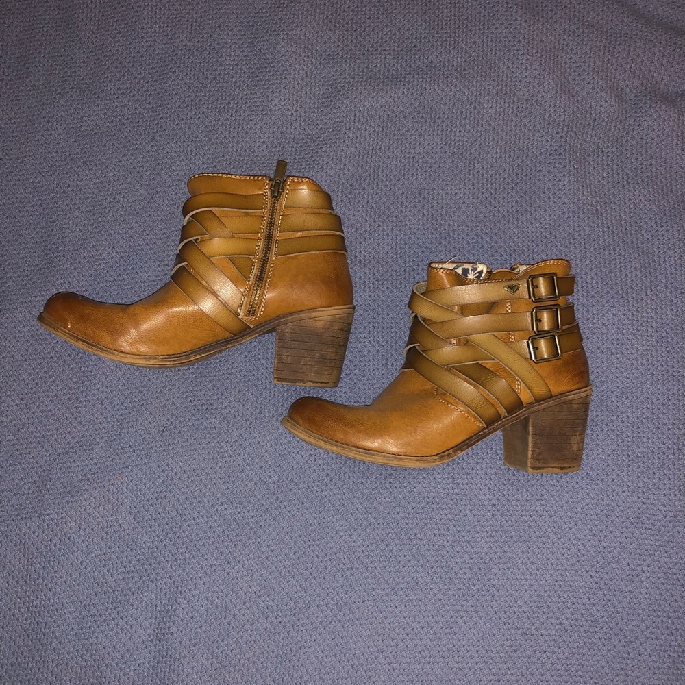 Brown leather Roxy ankle booties